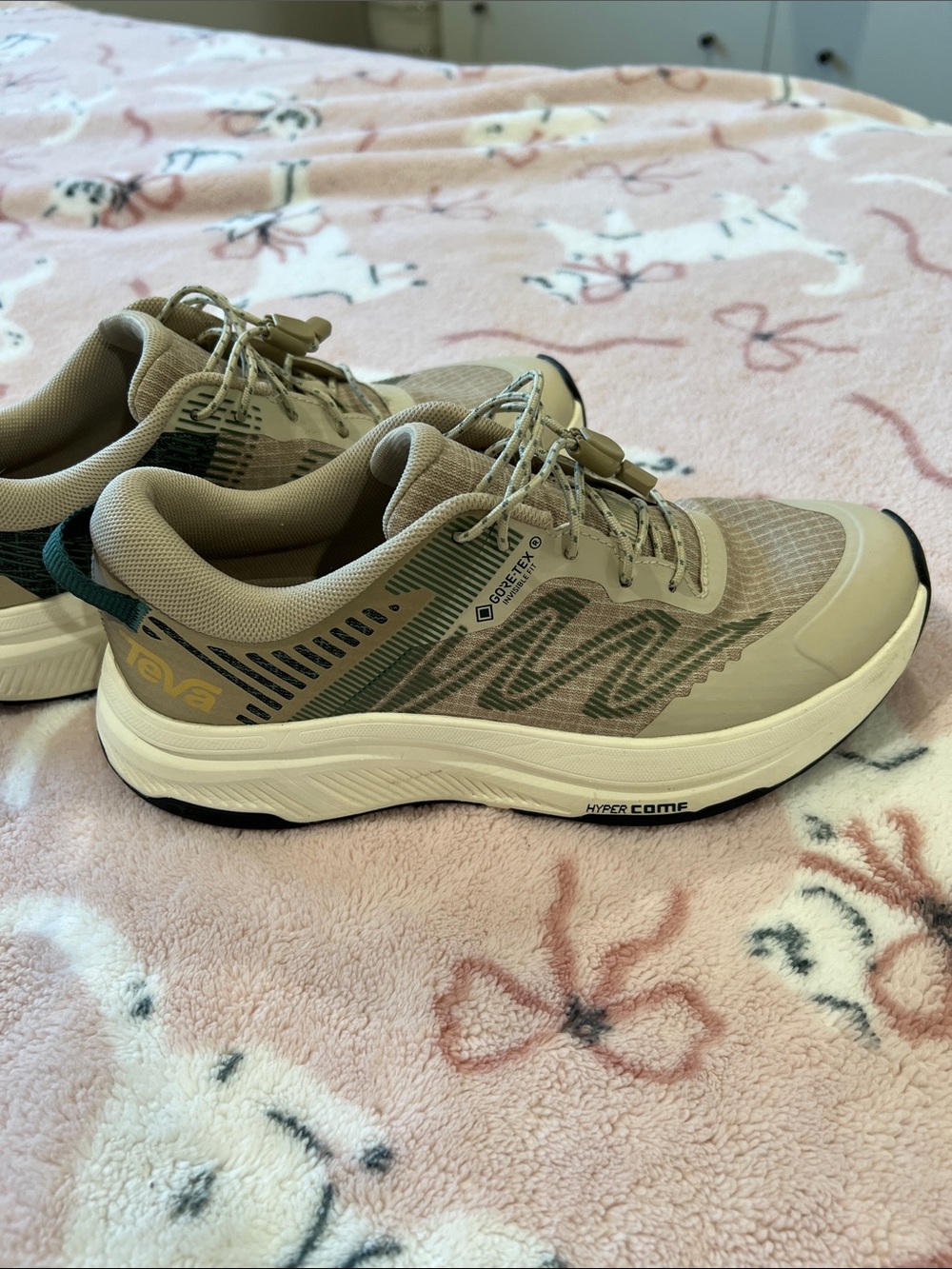 Teva Women's Beige and Green Trail Running Shoe Size 7